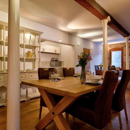 Stylish Town Centre Stay - 2-Bed Luxury Suite With Wifi ستامفورد المظهر الخارجي الصورة