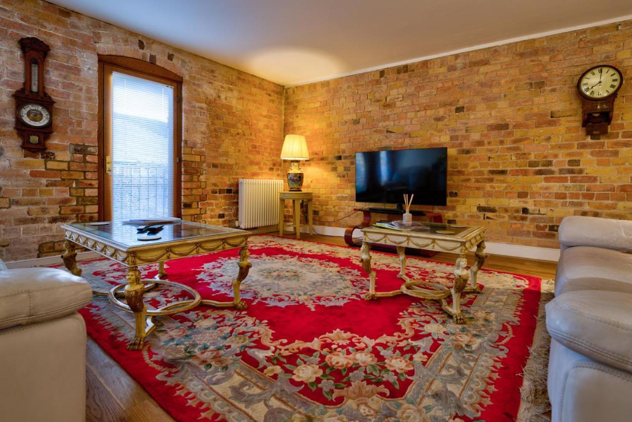 Stylish Town Centre Stay - 2-Bed Luxury Suite With Wifi ستامفورد المظهر الخارجي الصورة