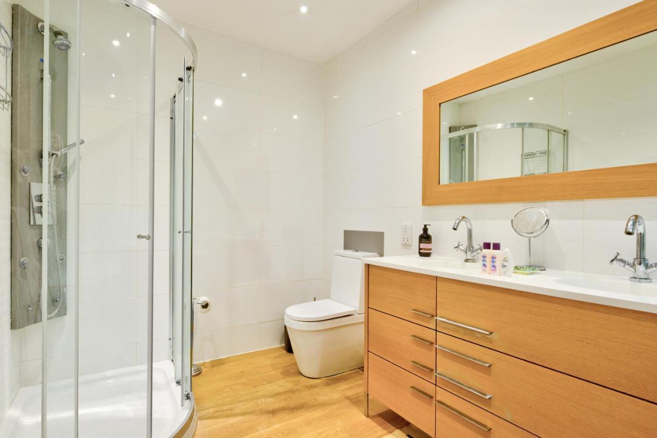 Stylish Town Centre Stay - 2-Bed Luxury Suite With Wifi ستامفورد المظهر الخارجي الصورة