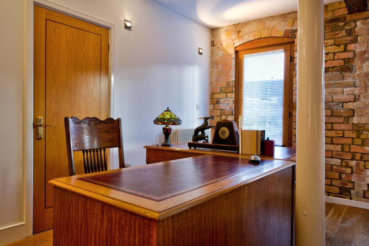 Stylish Town Centre Stay - 2-Bed Luxury Suite With Wifi ستامفورد المظهر الخارجي الصورة