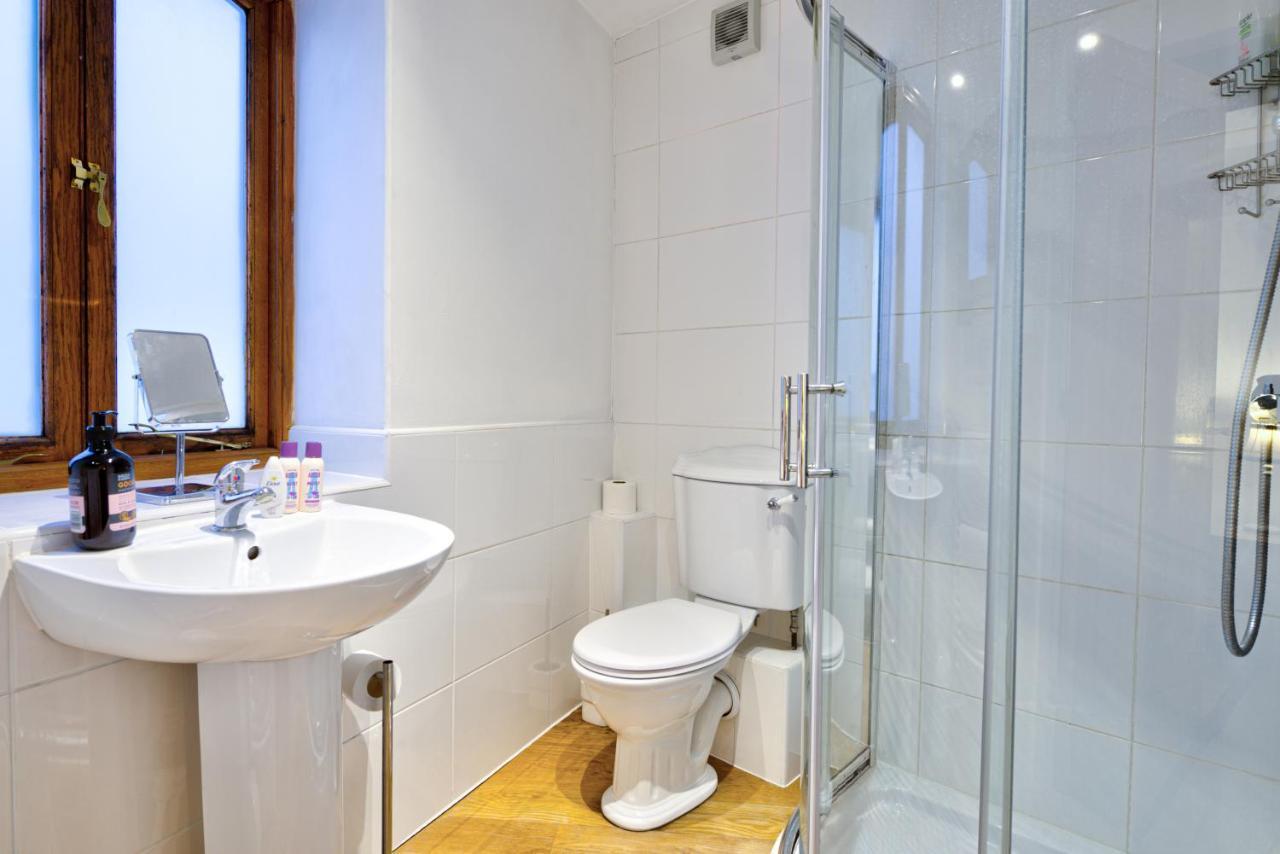 Stylish Town Centre Stay - 2-Bed Luxury Suite With Wifi ستامفورد المظهر الخارجي الصورة